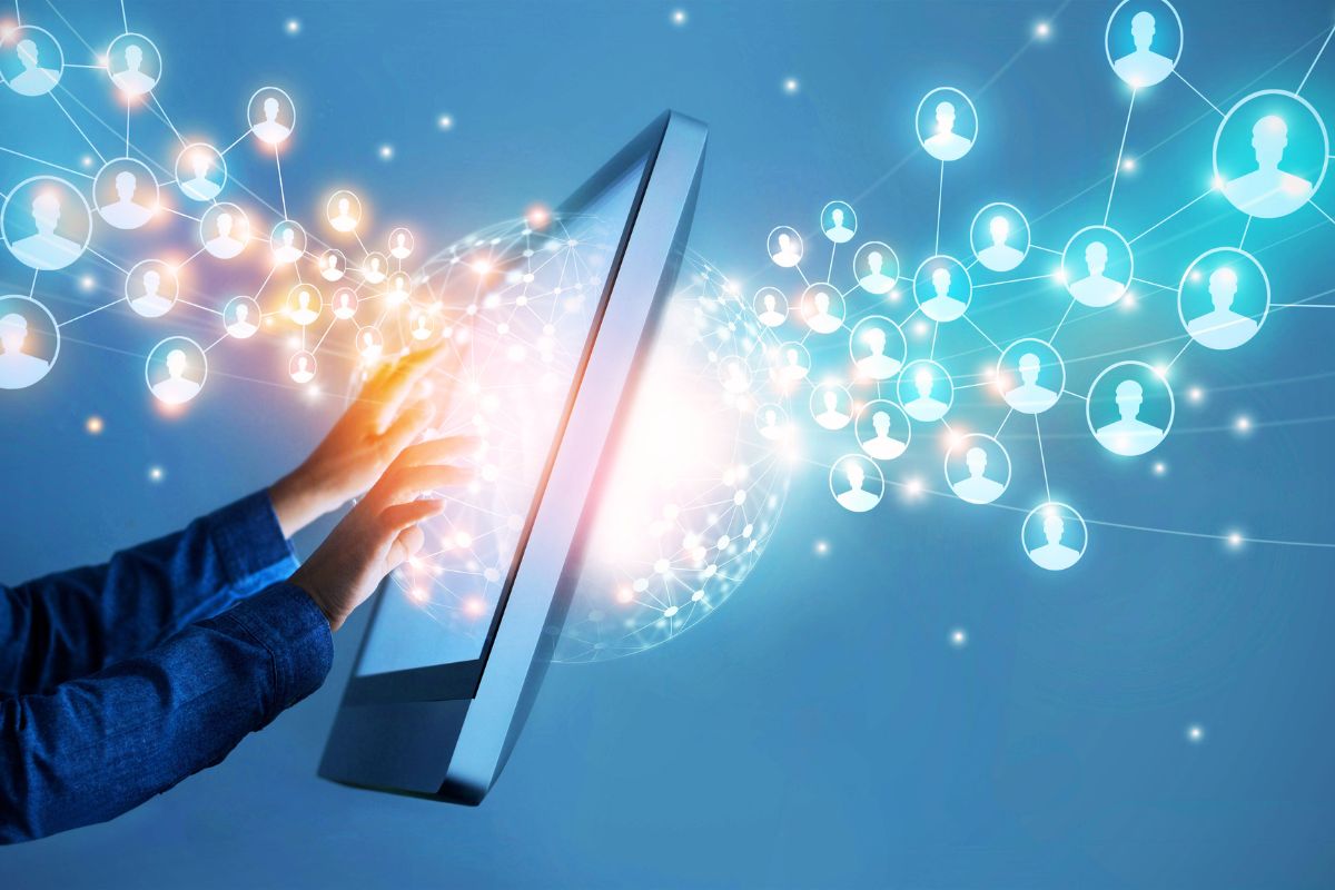 Mapa de conexiones globales entre plataformas de medios digitales e inversión estratégica en Enigmarketing