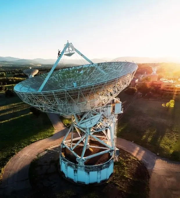 Ilustración del sector comunicación, medios y redes estratégicas globales